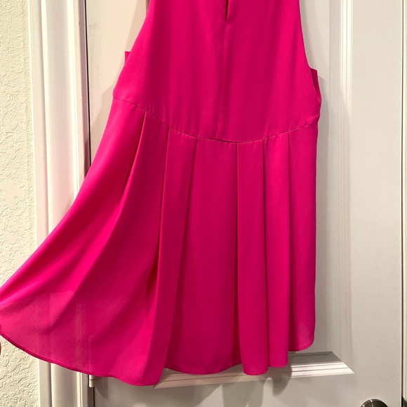 Vince Camuto Sleeveless High Low Hem Top - S - Picture 5 of 9